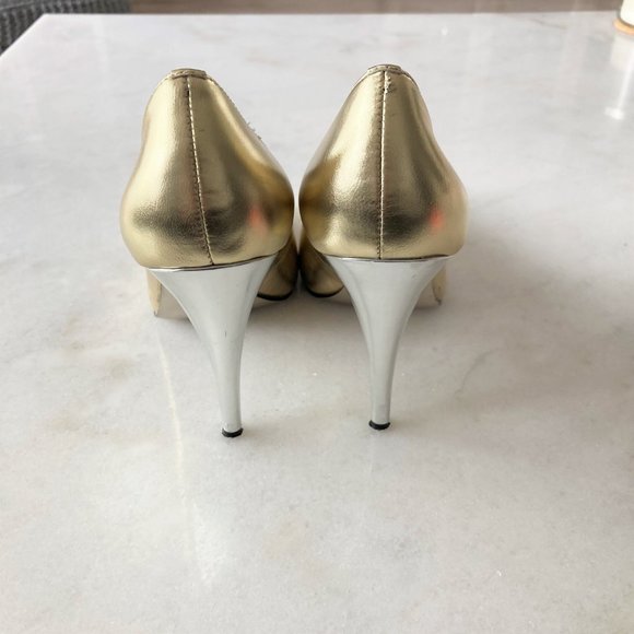Michael Kors gold & silver leather high heel shoes / pumps, shiny metallic v toe - Picture 4 of 9